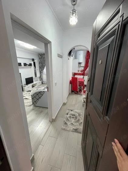 Garsonieră decomandată în Siriu