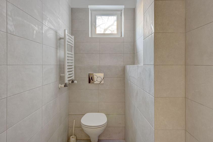Casă individuală cu 7 camere cu Canalizare în Băneasa
