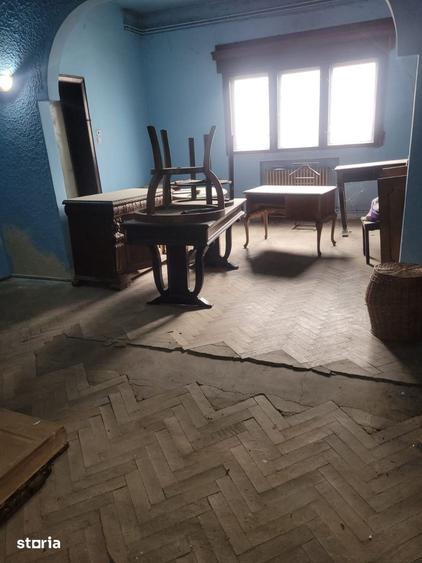 Casă cu 5 camere cu Teren 468 Mp în Coșbuc