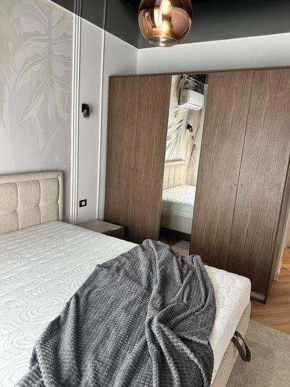 Apartament cu 3 camere semidecomandat, mobilat în Pipera