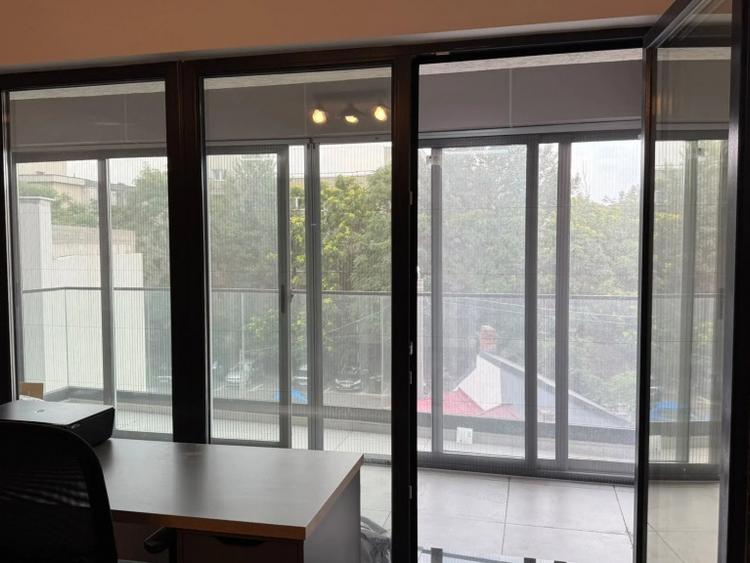 Apartament cu 3 camere decomandat, mobilat în Vitan