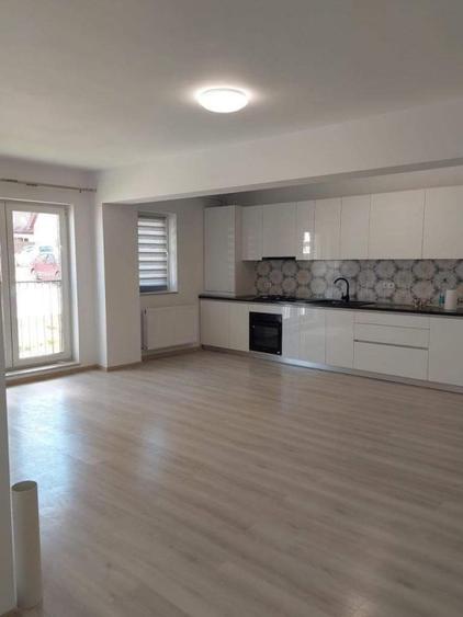 Apartament cu 2 camere semidecomandat, mobilat în Florești — fotografia 1