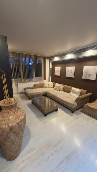 Apartament cu 3 camere decomandat în Exterior Vest