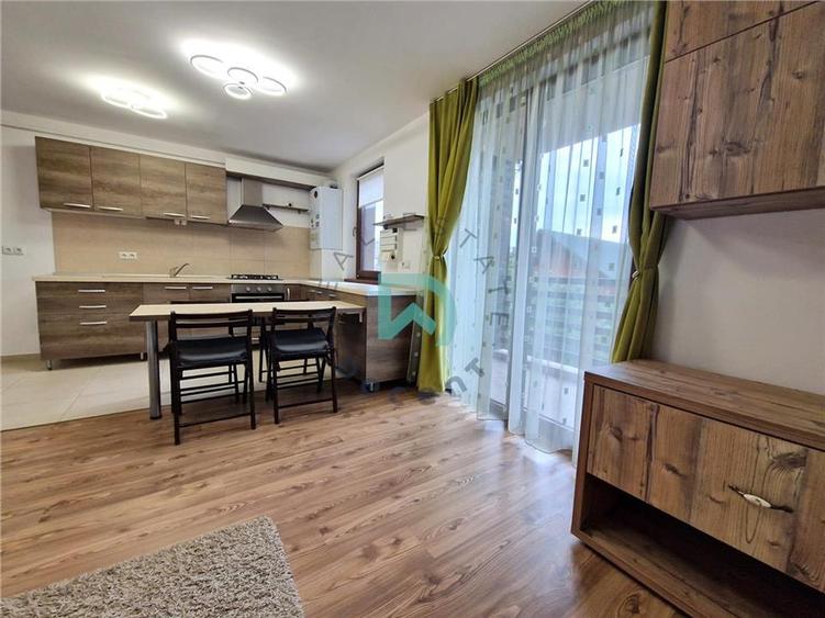 Apartament cu 2 camere decomandat în Tractorul