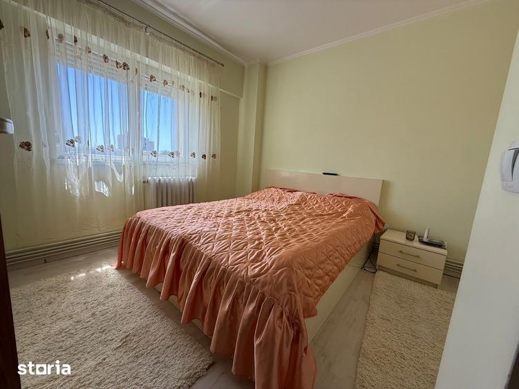 Apartament cu 3 camere semidecomandat în Micro 16