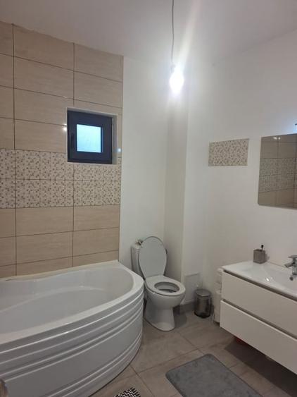 Casă individuală cu 6 camere cu Canalizare în Lumina