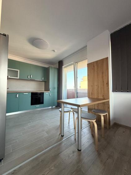 Penthouse cu 3 camere semidecomandat, mobilat în Aradului
