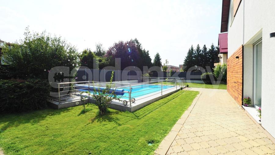 Casă individuală cu 7 camere cu Piscina în Iancu Nicolae
