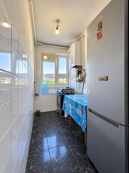 Apartament cu 3 camere semidecomandat, mobilat în Dacia