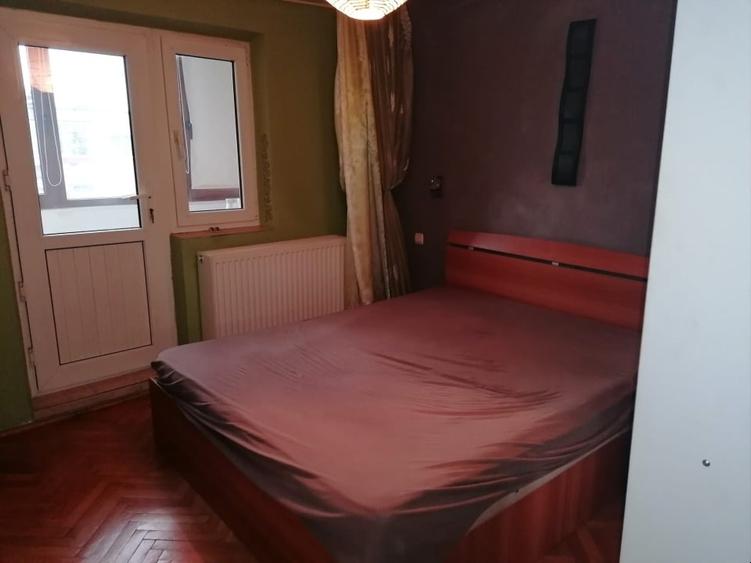 Apartament cu 3 camere decomandat, mobilat în Torontalului