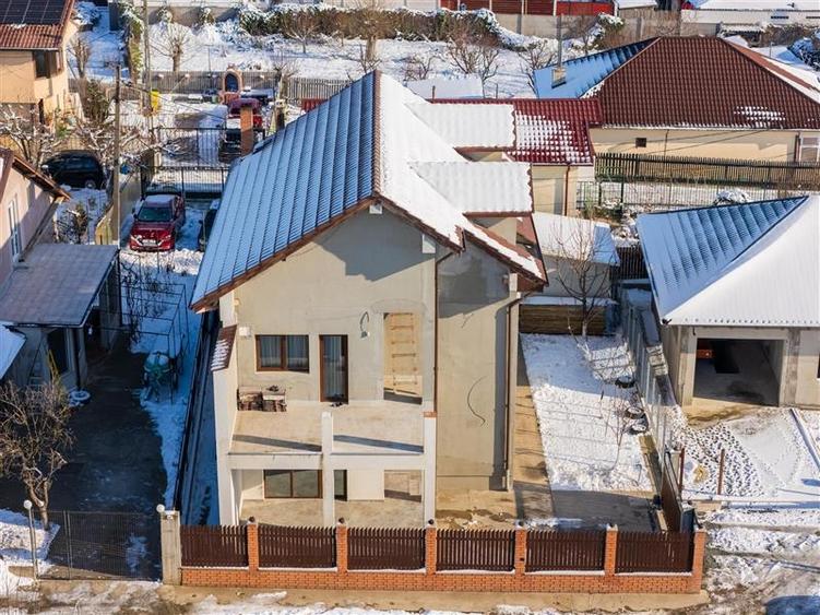 Casă individuală cu 5 camere cu Canalizare în Valu lui Traian