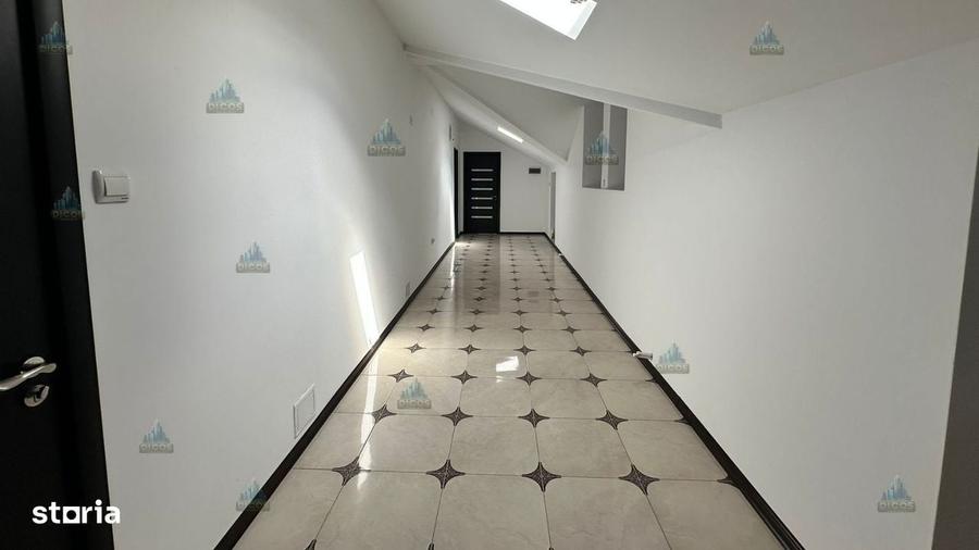 Casă cu 4 camere în Remuș