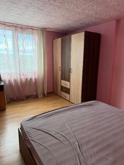 Casă individuală cu 5 camere cu Canalizare în Est