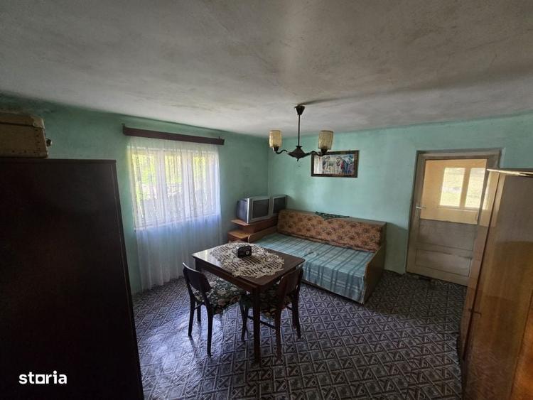 Casă cu 2 camere în Izvorani