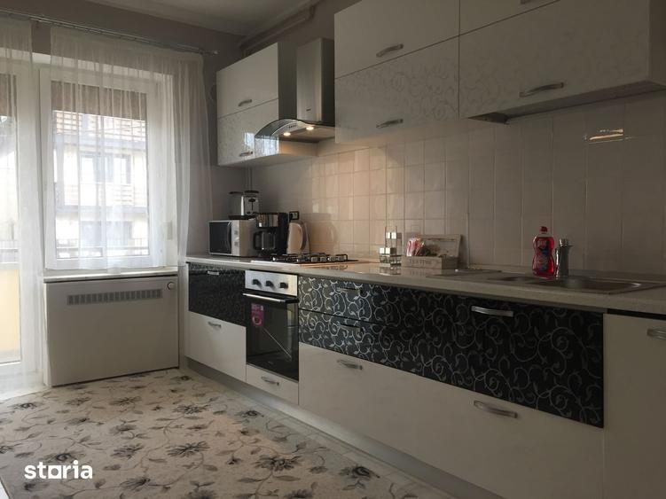 Apartament cu 4 camere, mobilat în Central