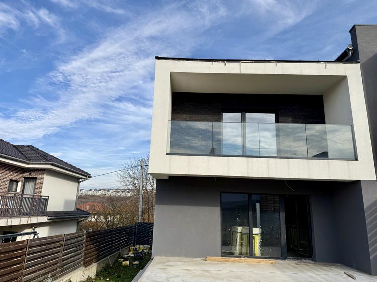 Casa noua cu 2 garaje  185mp utili - 3