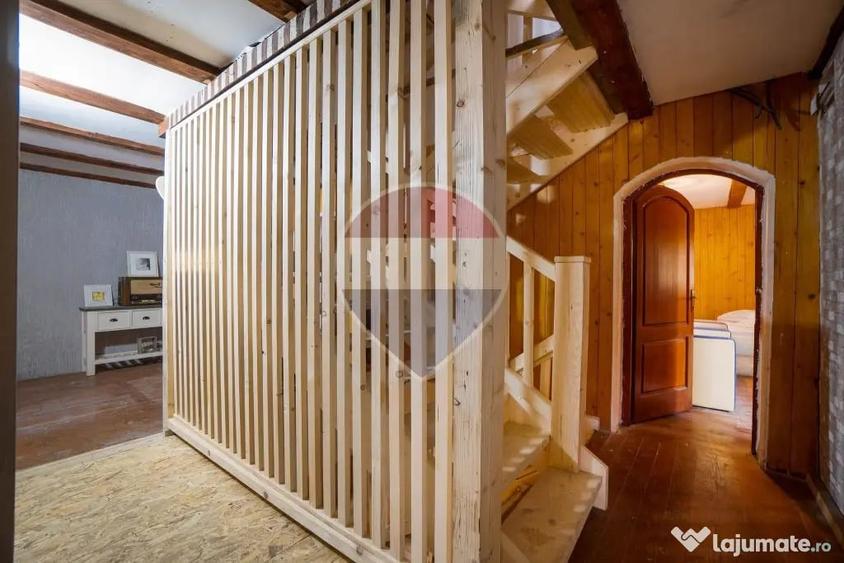 Casă cu 12 camere cu Teren 4300 Mp în Central