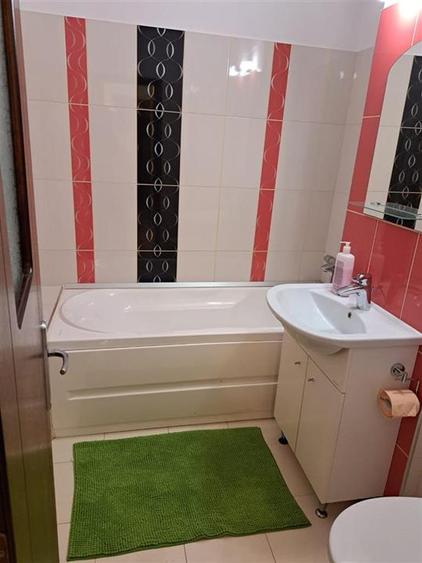 Apartament cu 3 camere decomandat, mobilat în Baza 3