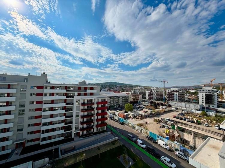 Apartament cu 3 camere semidecomandat în Central