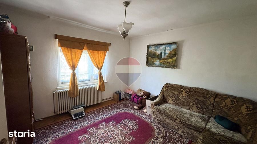 Casă cu 5 camere cu Teren 716 Mp în Central
