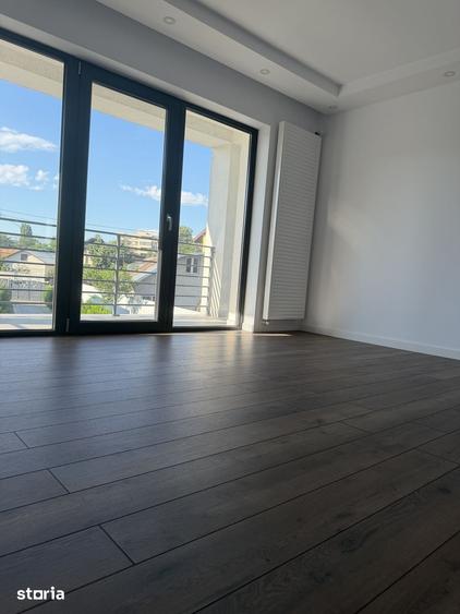 Casă cu 5 camere cu Teren 642 Mp în Pictor Rosenthal