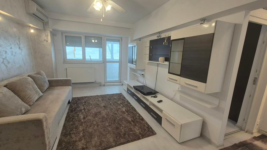 Apartament cu 3 camere semidecomandat în Obor