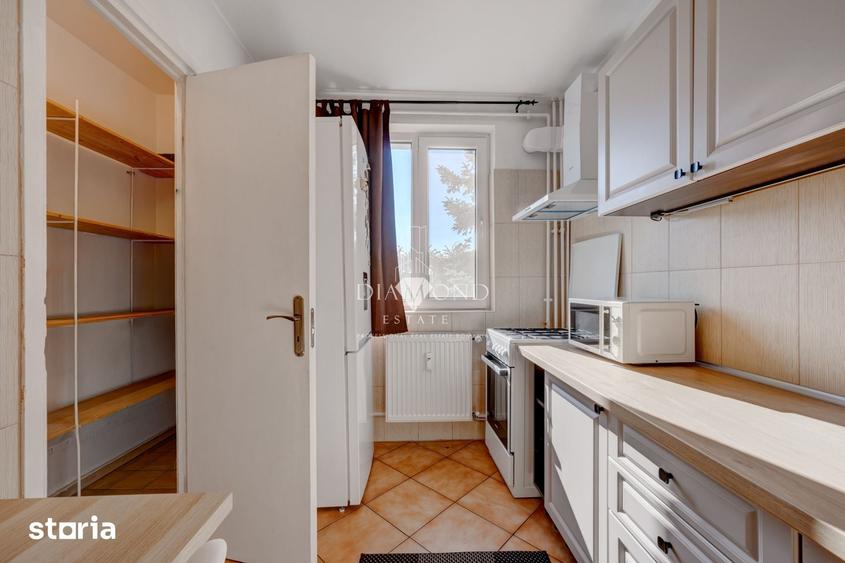 Apartament cu 3 camere decomandat în Titan