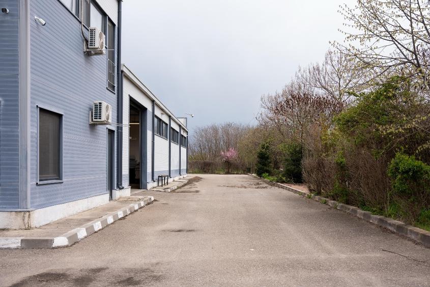 Spațiu industrial, de 858 mp, în Conțești