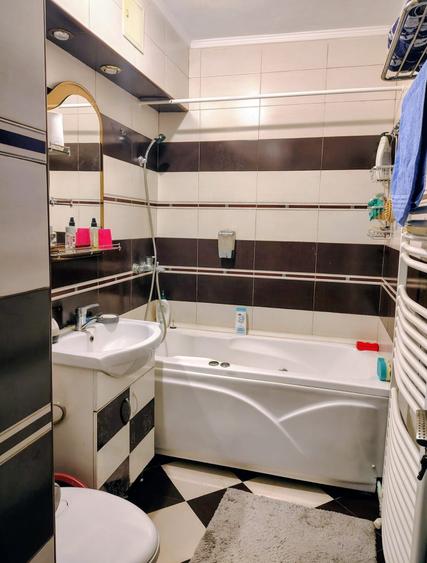 Apartament cu 3 camere decomandat în Central