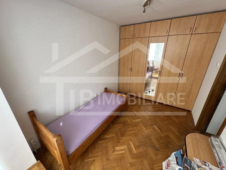 Apartament cu 3 camere semidecomandat în Cornișa