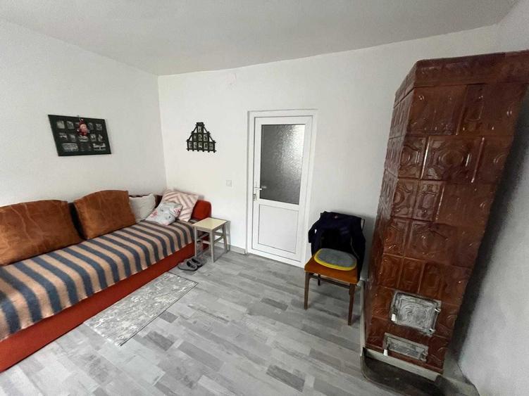 Casă cu 4 camere în Poiana Mare