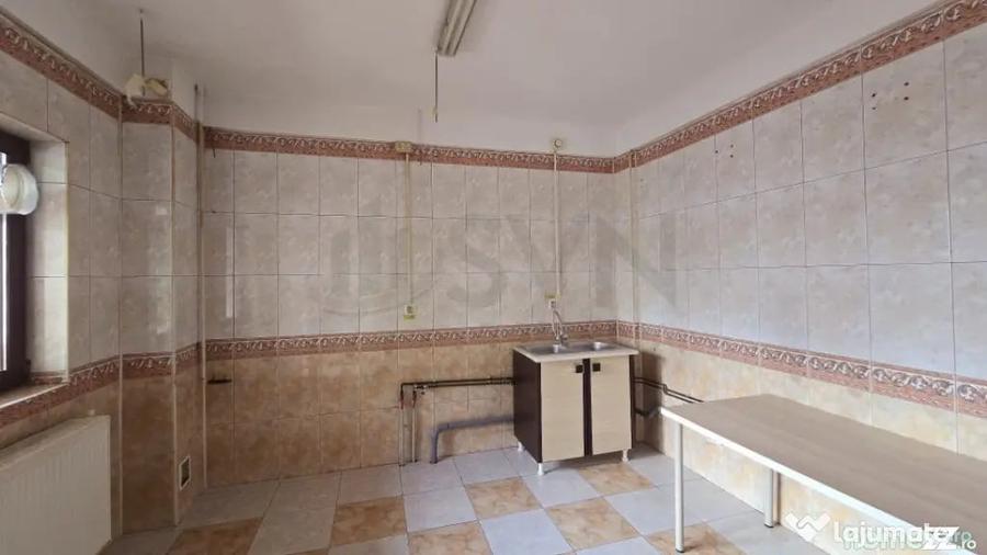 Casă cu 7 camere cu Teren 300 Mp în Rahova