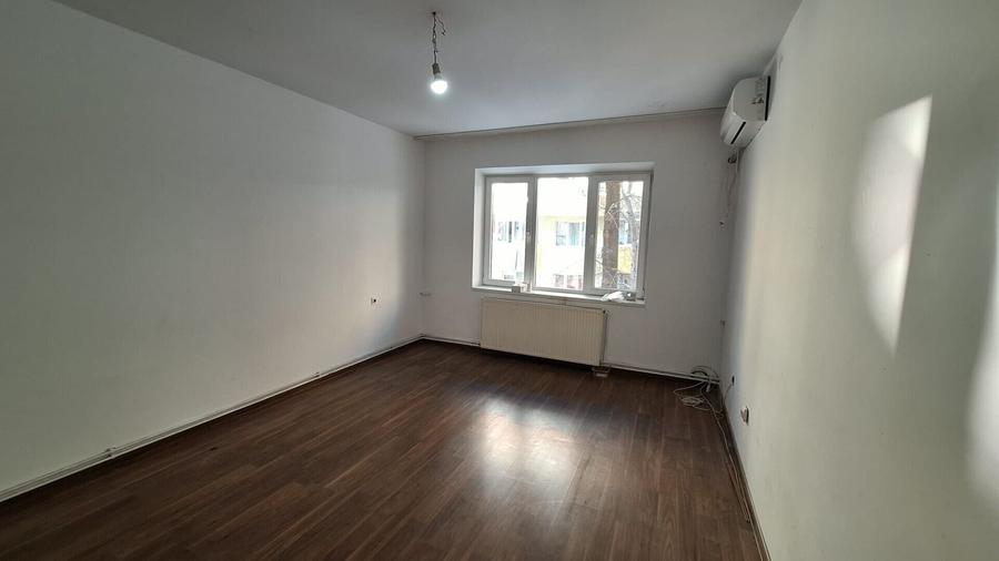 Apartament cu 3 camere decomandat în Dristor