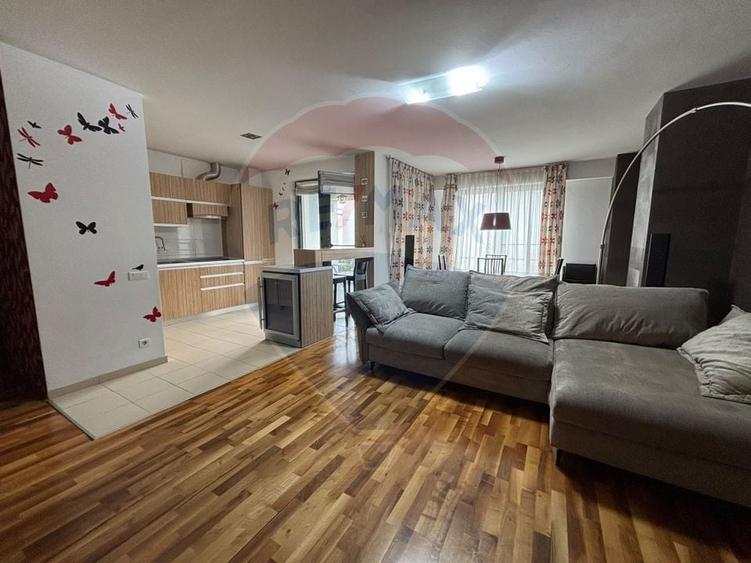 Apartament cu 2 camere semidecomandat, mobilat în Nord