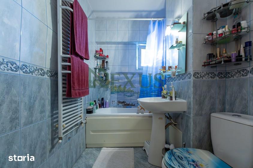 Apartament cu 3 camere decomandat în Cornișa