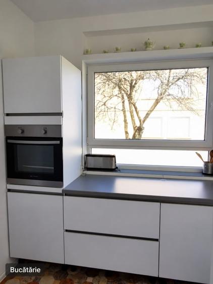 Apartament cu 4 camere semidecomandat, mobilat în Central