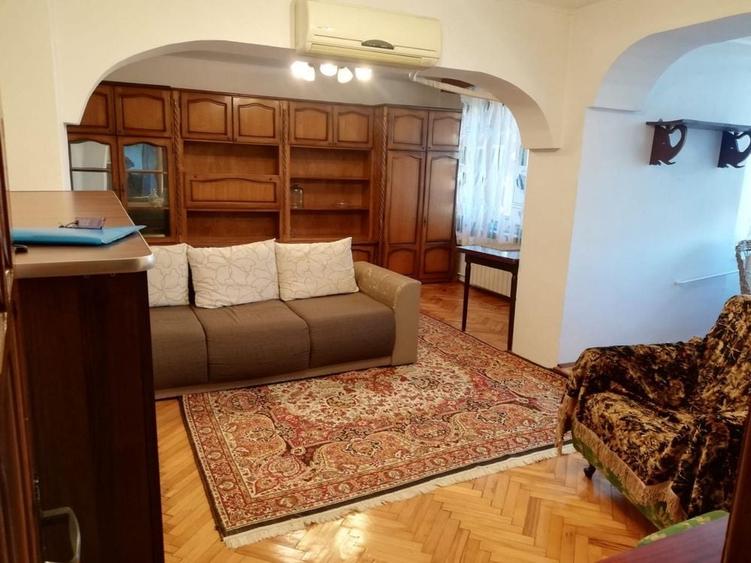 Apartament cu 3 camere decomandat în Gura Văii