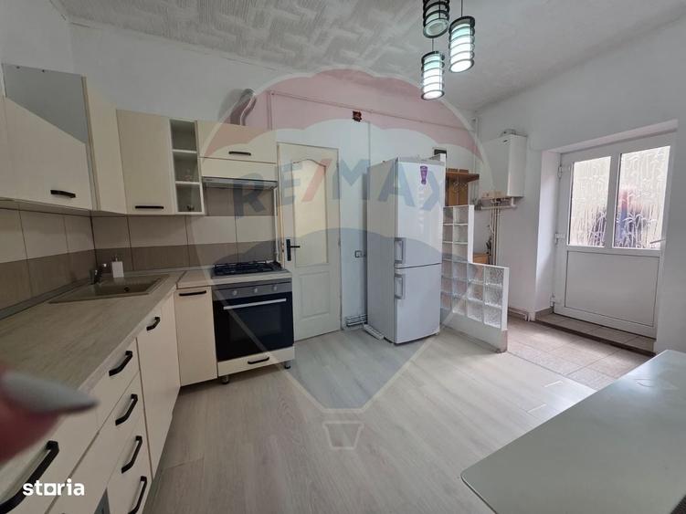 Apartament cu 3 camere de vanzare in zona Central - 2