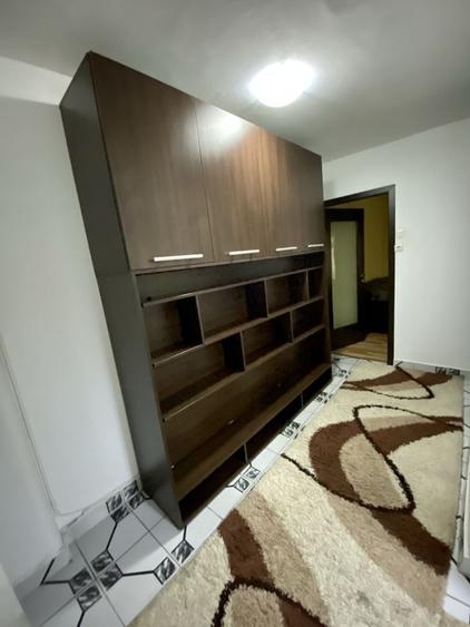Garsonieră decomandată, mobilată în Girocului