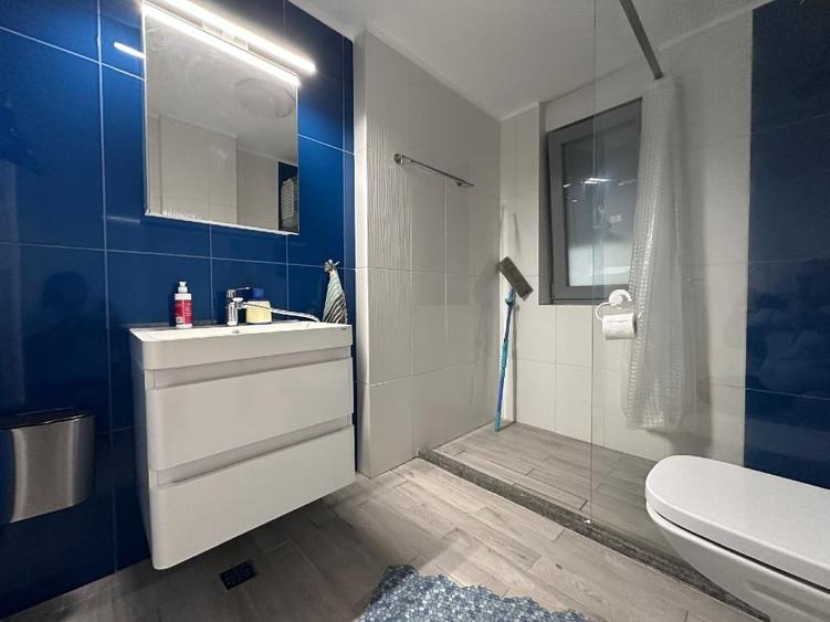 Apartament cu 2 camere decomandat, mobilat în Central
