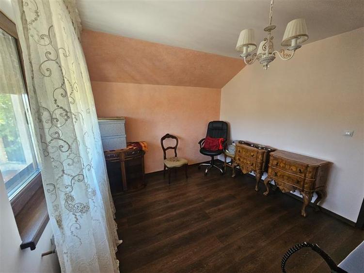 Casă cu 5 camere cu Garaj în Lețcani