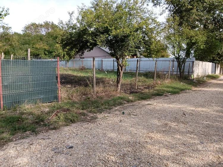 Teren de 550 mp, în Mereni
