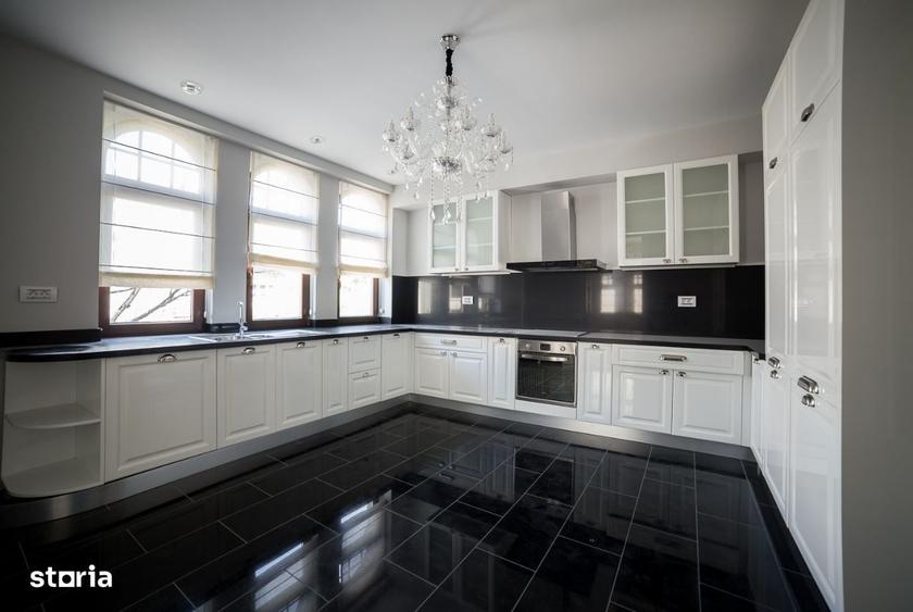 Apartament cu 4 camere în Romană