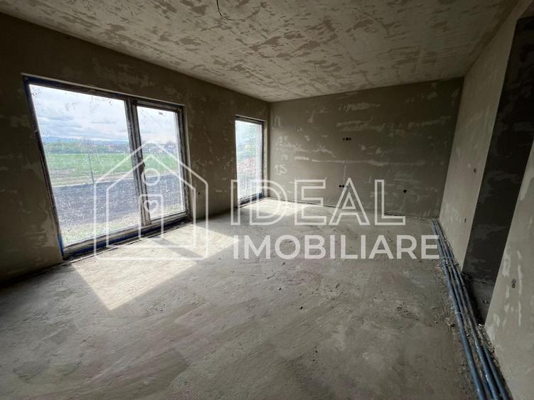 Duplex cu 4 camere cu Canalizare în Șura Mică