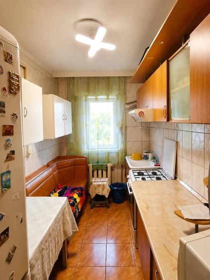 Apartament cu 3 camere semidecomandat în Bularga