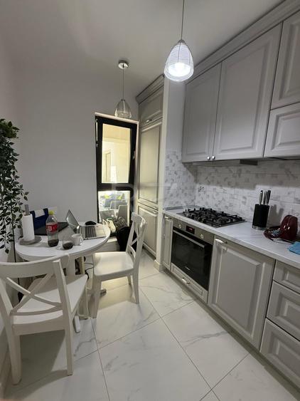 Apartament cu 3 camere semidecomandat, mobilat în Pipera