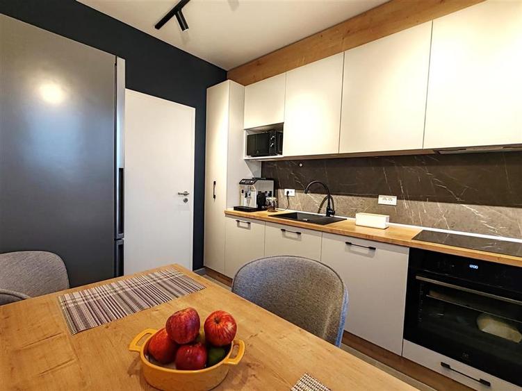 Apartament cu 2 camere decomandat, mobilat în Cristian