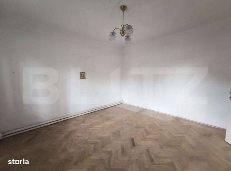 Casă cu 4 camere în Central