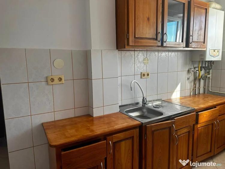 Apartament cu 2 camere nedecomandat în Decebal