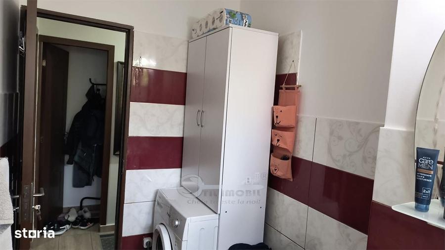 Apartament cu 3 camere nedecomandat în Podu Roș